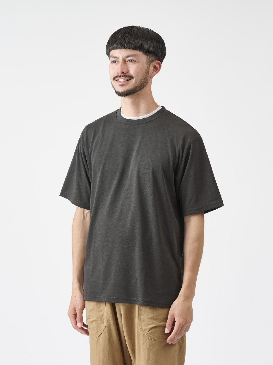 ショートスリーブのＴシャツ #スミイロ [21073]｜AXESQUIN