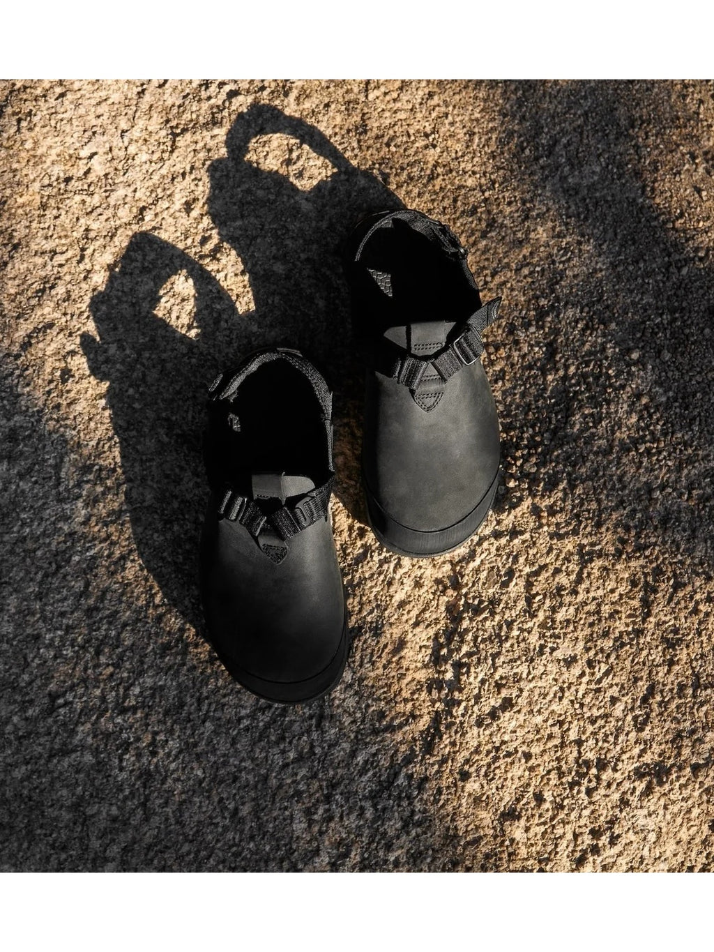 Mountain Clog Nubuck Leather #Obsidian Dark Gray Leather / Black Webbing [MC-ODG-0506]｜BEDROCK SANDALS