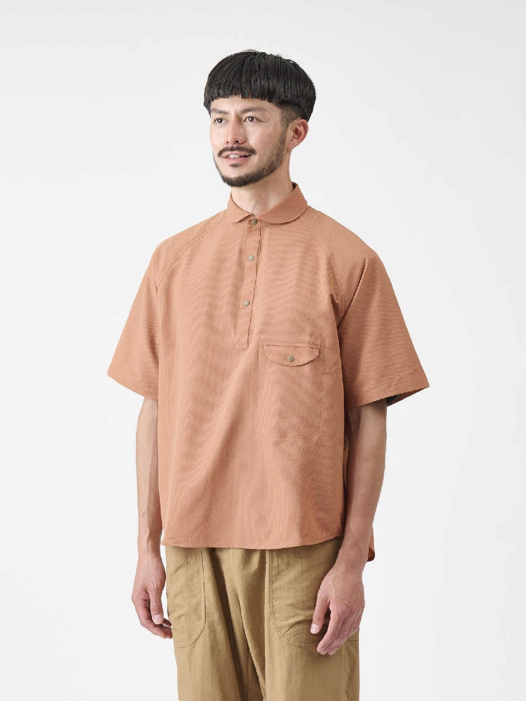 シアサッカーの半袖プルオーバーシャツ #レンガイロ [21117]｜AXESQUIN