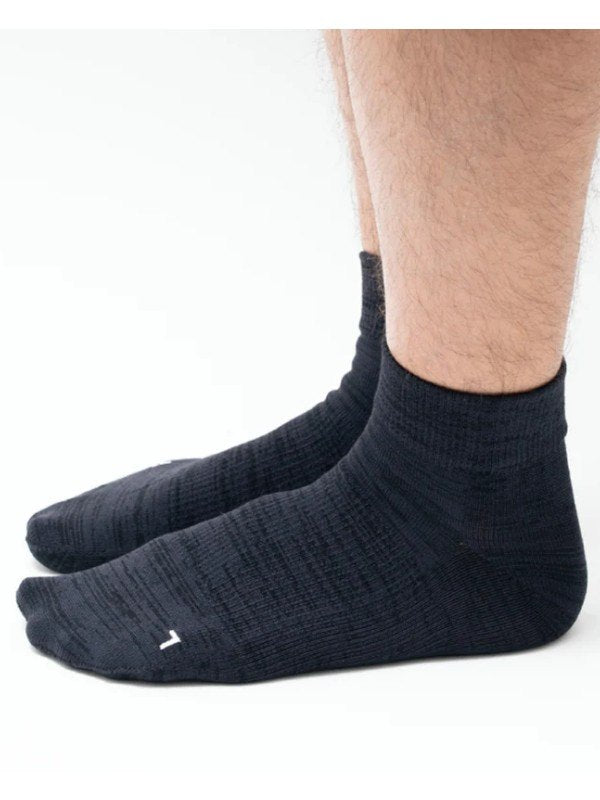 Natural Shape Quarter Crew Axio Wool #Black [YUB233-021025-BLK]｜YUBI SOCKS