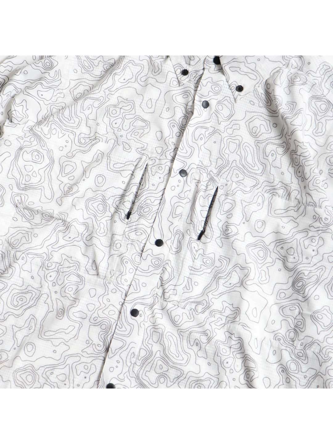 TRIPLE CROWN BUTTON DOWN LONG SLEEVE #WHITE AND BLACK TOPO [TC’BDPB-LS2]｜Jolly Gear