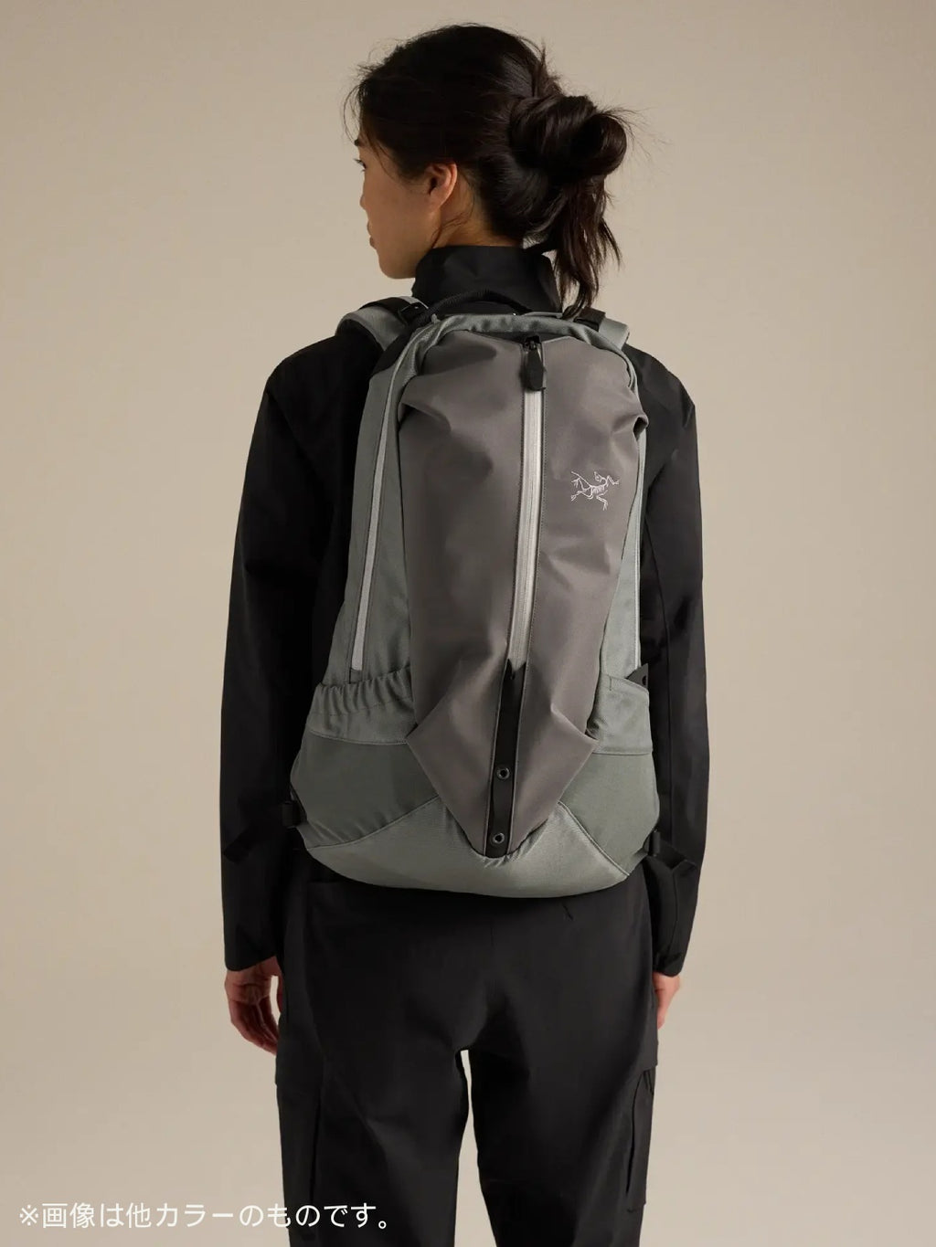 Arro 22 Backpack #Void / Cloud [X00001070602]｜ARC'TERYX