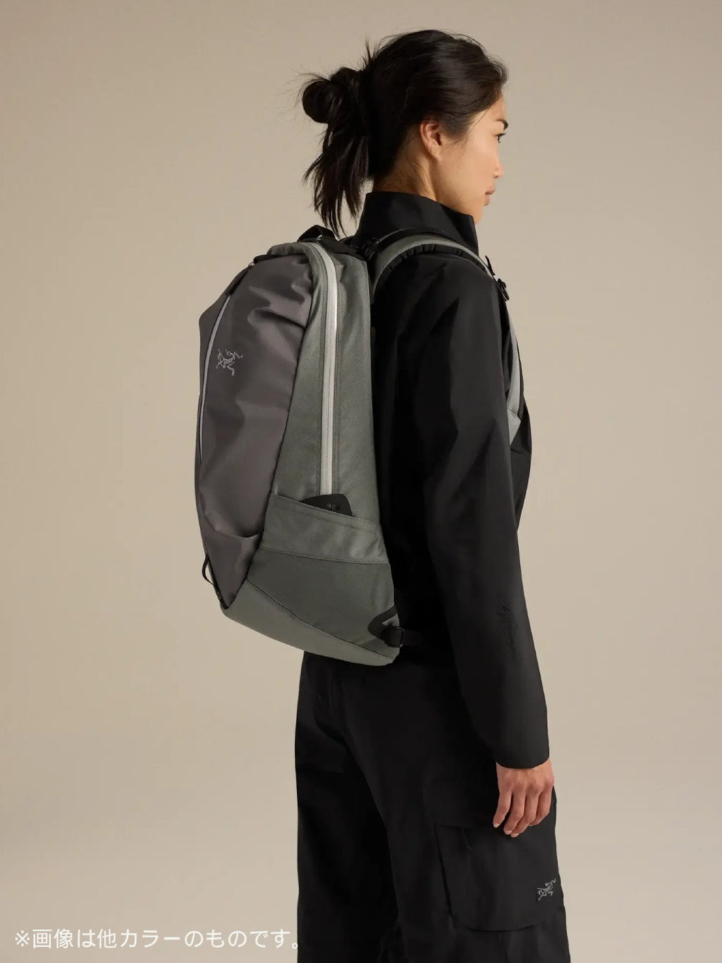 Arro 22 Backpack #Void / Cloud [X00001070602]｜ARC'TERYX