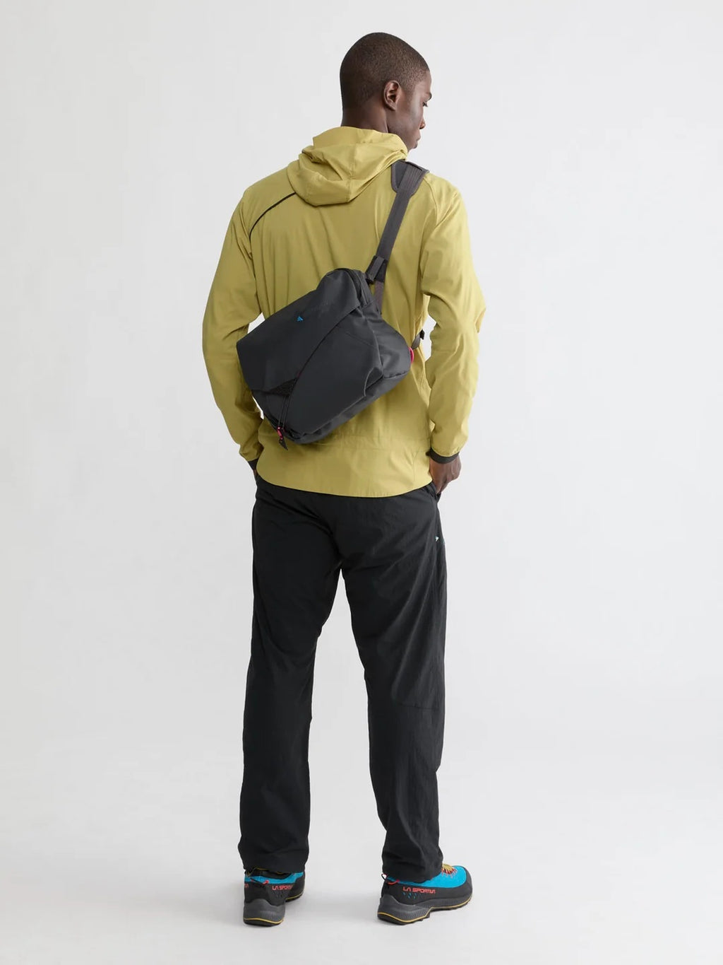 Gaut Messenger Bag 8L #Raven [40460U21]｜Klattermusen