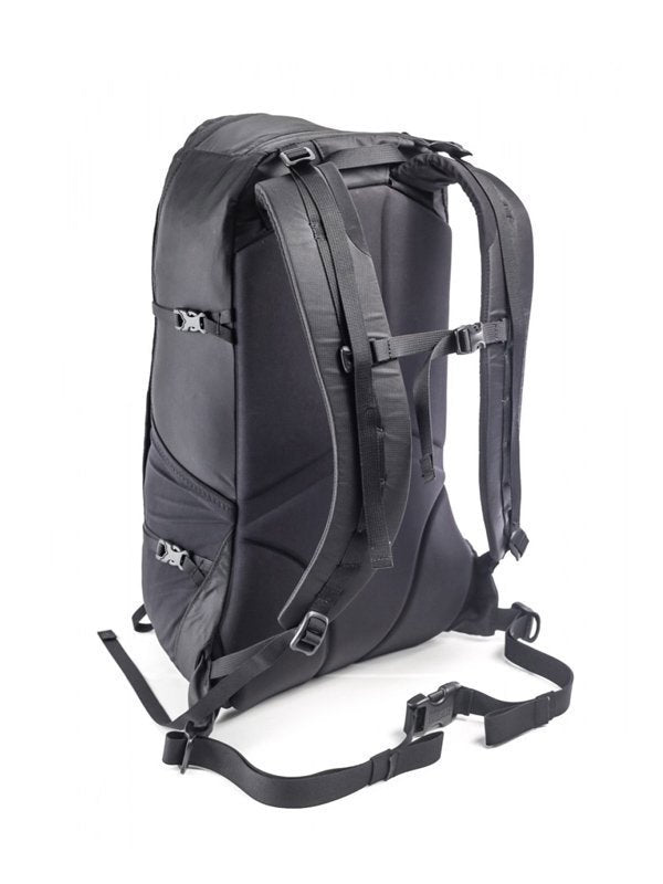 Dagger 22L #Black [2211200108] | GRANITE GEAR